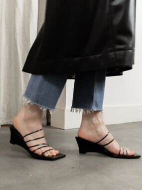 Reike Nen 5 Strap, Black Strappy Square-Toe Wedge Sandals. Size 40. Leather.